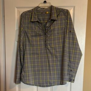 Cabela's women’s gray quarter button down shirt size large